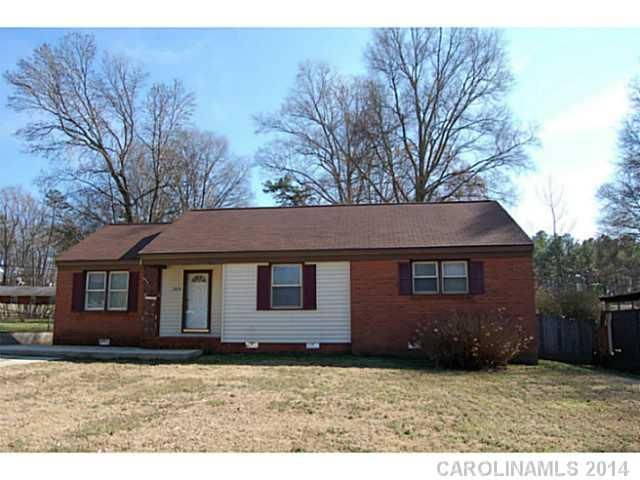 3430 Stonehaven Dr, Charlotte, NC 28215