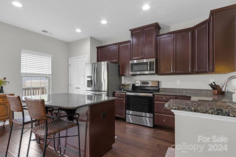 4012 Zilker Park Dr, Charlotte, NC 28217