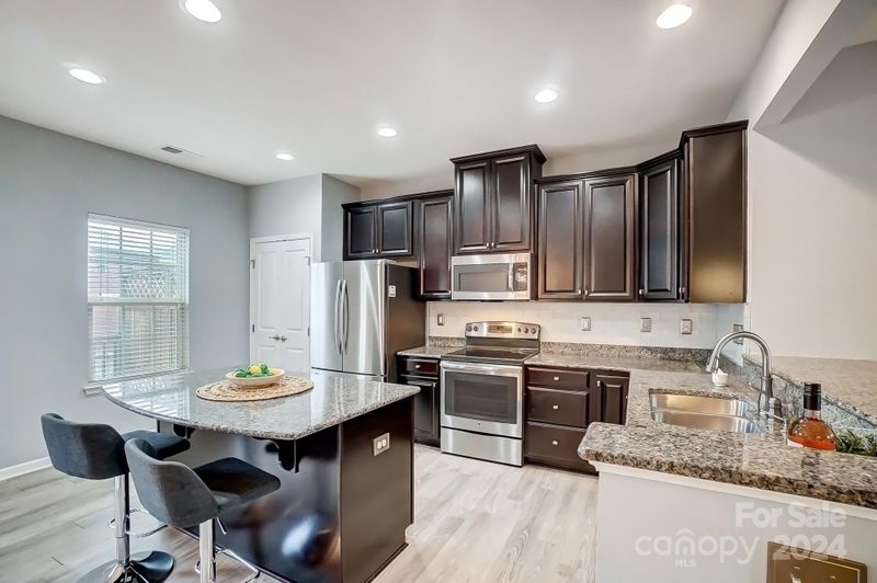 2112 Arbor Loop Dr, Charlotte, NC 28217
