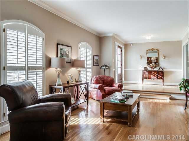 3823 Foxcroft Rd, Charlotte, NC 28211
