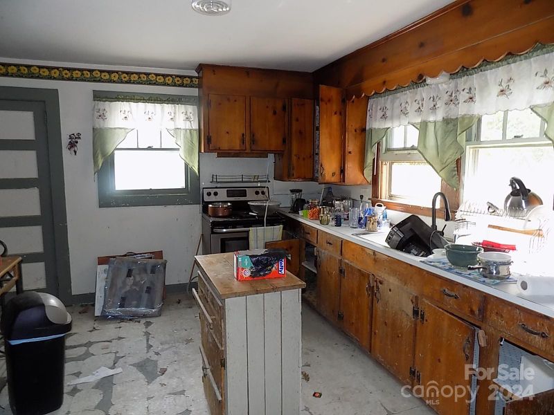 719 Mauney Rd, Stanley, NC 28164