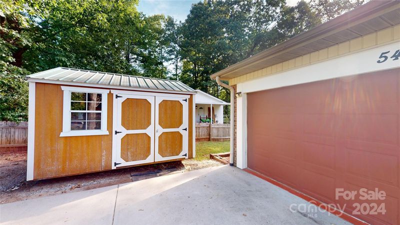 5413 Glenview Dr, Hickory, NC 28602