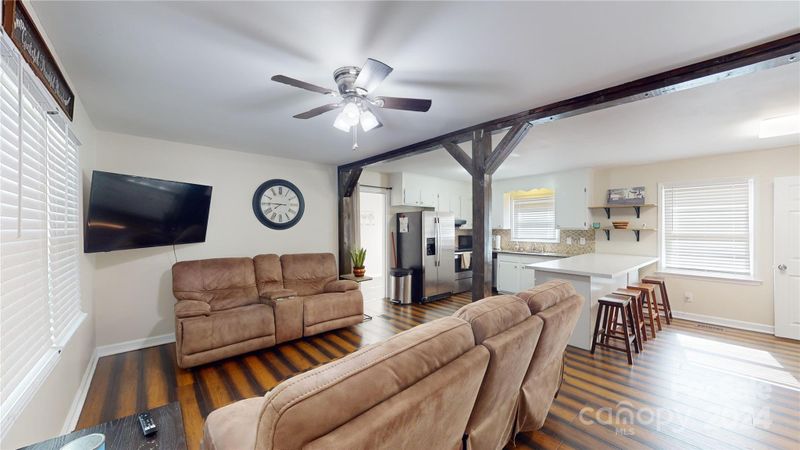 5413 Glenview Dr, Hickory, NC 28602