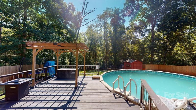 5413 Glenview Dr, Hickory, NC 28602