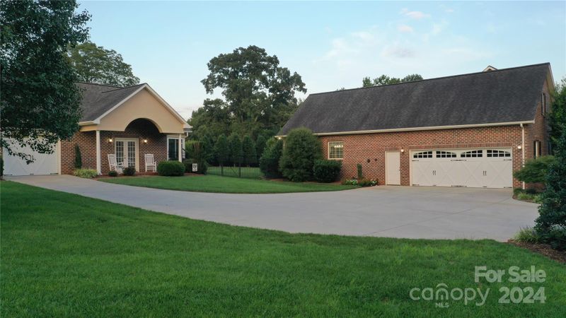 2726 Charleston Ct, Claremont, NC 28610