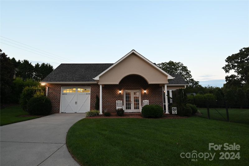 2726 Charleston Ct, Claremont, NC 28610