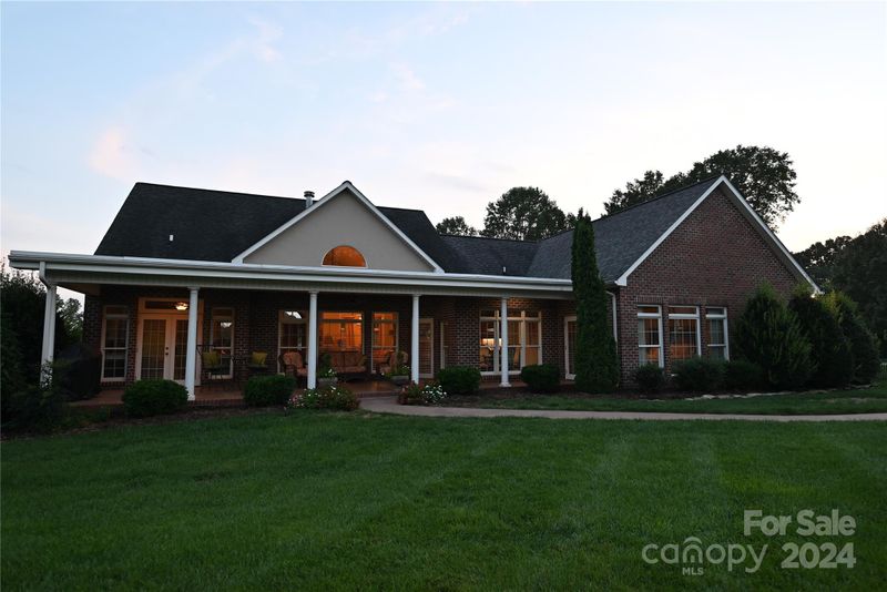 2726 Charleston Ct, Claremont, NC 28610