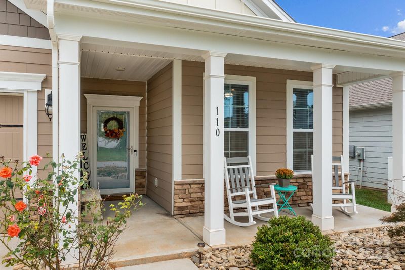 110 Cup Chase Dr, Mooresville, NC 28115