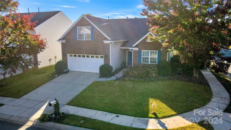 7413 Lamplighter Close Dr, Matthews, NC 28105