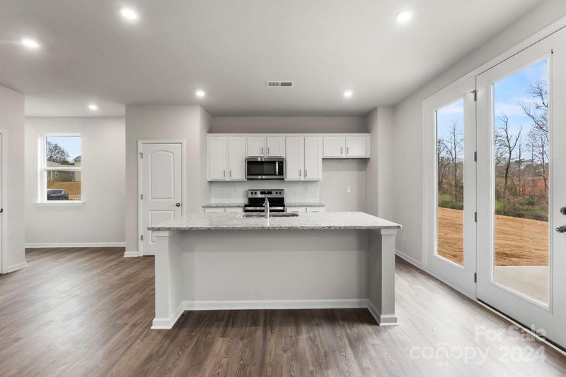 718 Olde England Dr, Lincolnton, NC 28092