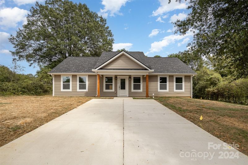 722 Thera Dr, Charlotte, NC 28206