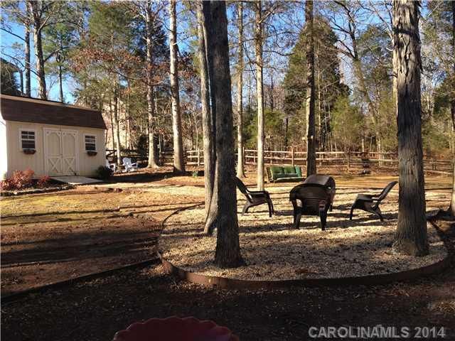 725 Amanda Dr, Matthews, NC 28104