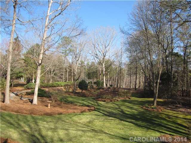 725 Amanda Dr, Matthews, NC 28104