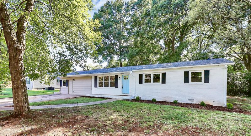 163 E Edison Dr, Statesville, NC 28625