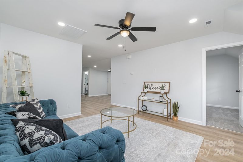 405 S Pine St, Dallas, NC 28034