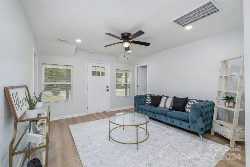 405 S Pine St, Dallas, NC 28034