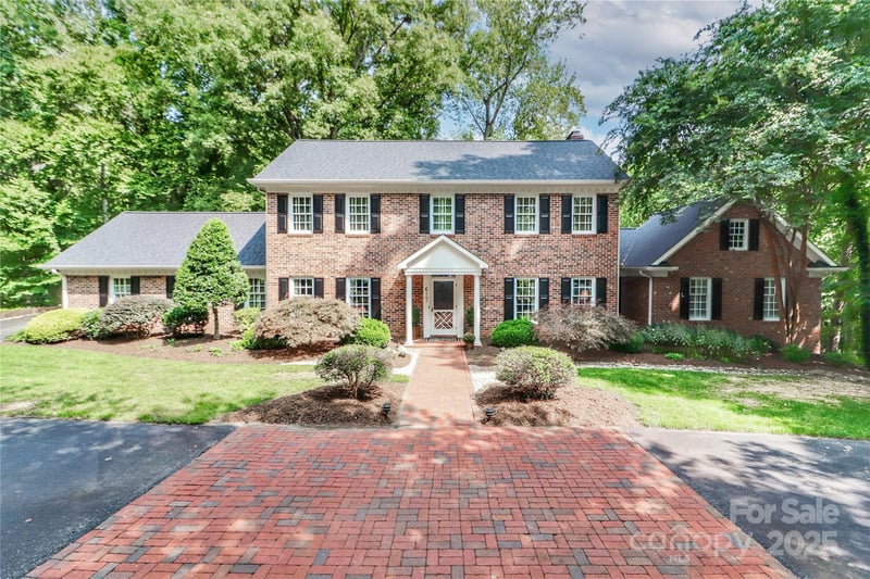 617 Saint Andrews Rd, Statesville, NC 28625