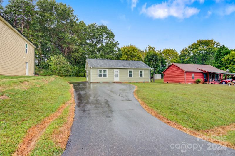 2757 34th Street Pl NE, Hickory, NC 28601