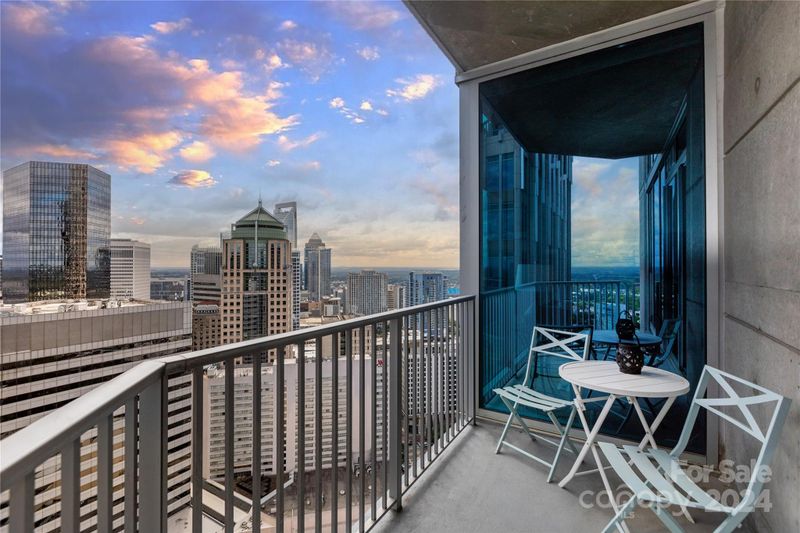 210 Church St #3207, Charlotte, NC 28202