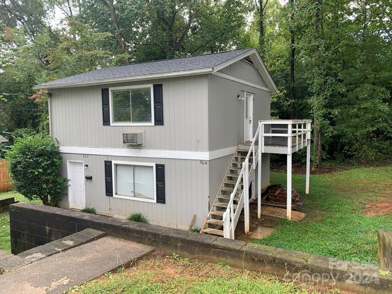302 22nd Ave NE, Hickory, NC 28601
