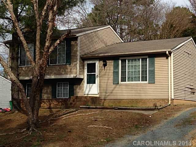 7811 Monfreya Ct, Charlotte, NC 28212