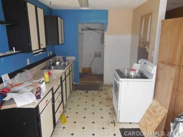 8524 W Dixie Dr, Charlotte, NC 28278