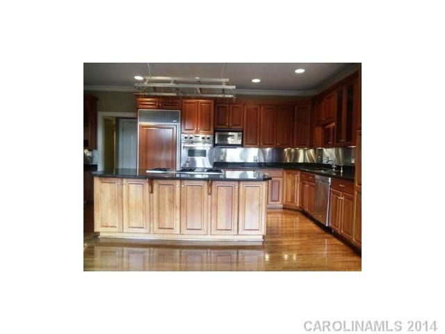 706 Eagle Point Ct, Matthews, NC 28104