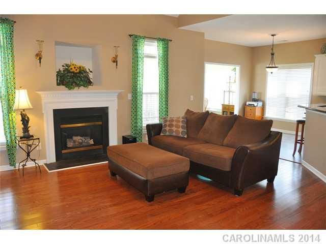 9329 Mitchell Glen Dr, Charlotte, NC 28277