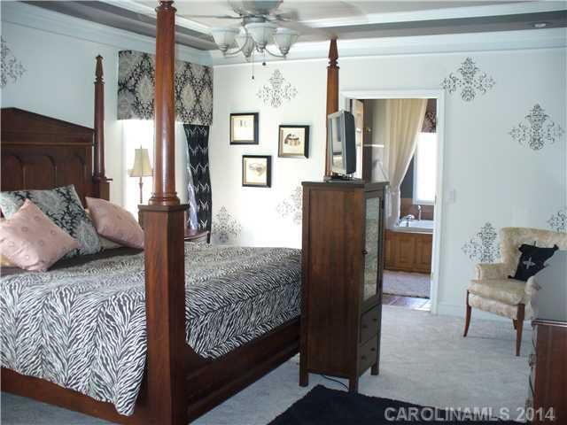 3894 Willow Grove Ln, Concord, NC 28025