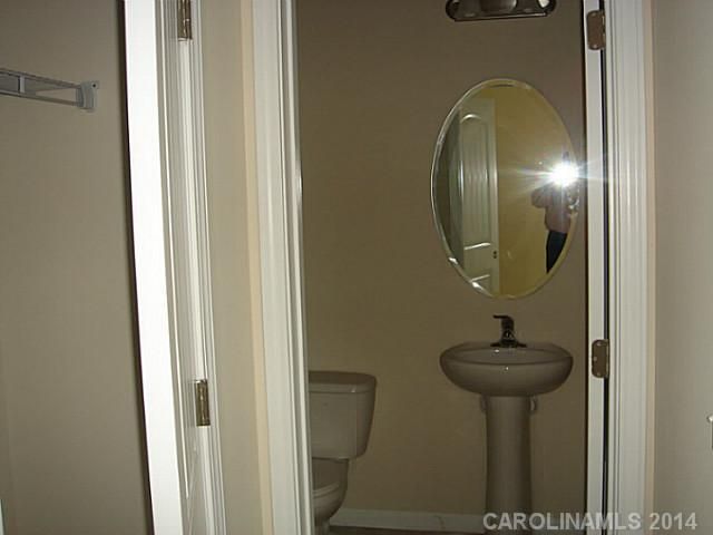 431 Knothole Ln, Charlotte, NC 28214