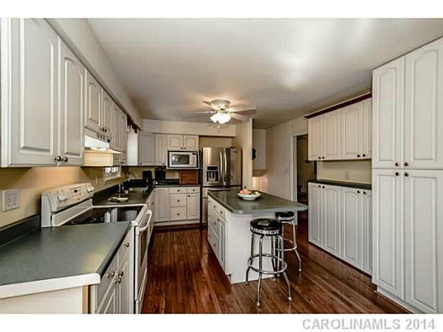 1130 Molokai Dr, Tega Cay, SC 29708