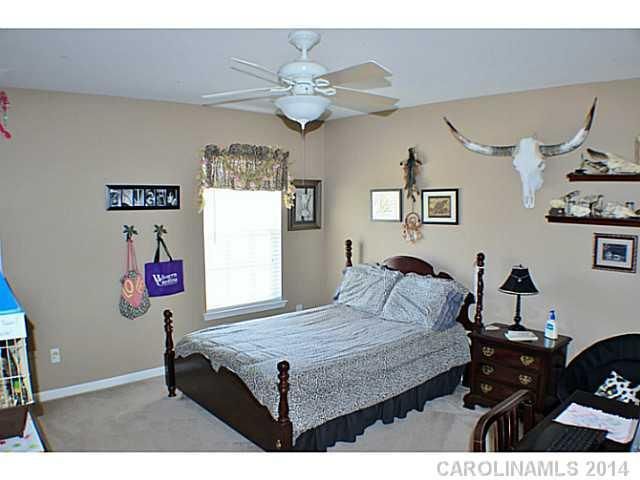 8514 Dennington Grove Ln, Charlotte, NC 28277