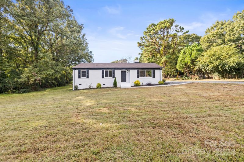 8040 Lawyers Rd, Charlotte, NC 28227