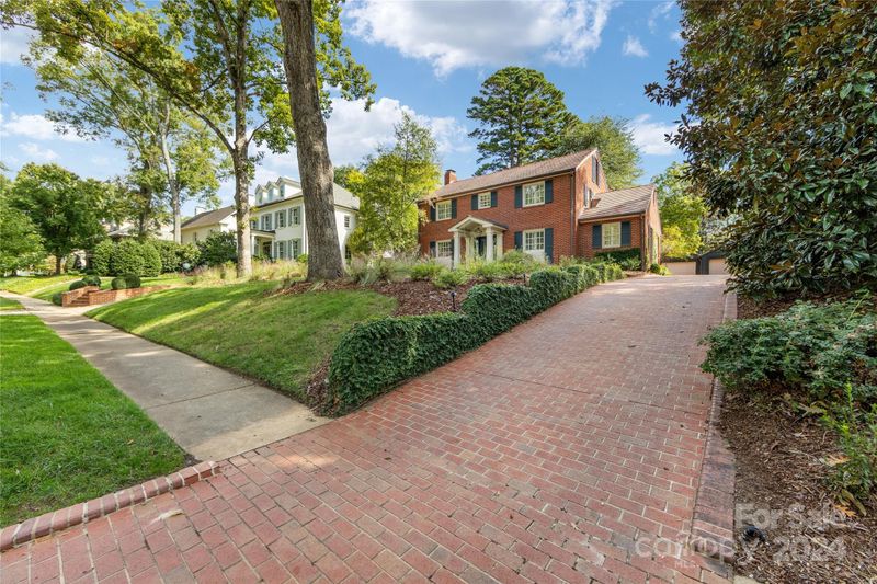 633 Cherokee Rd, Charlotte, NC 28207