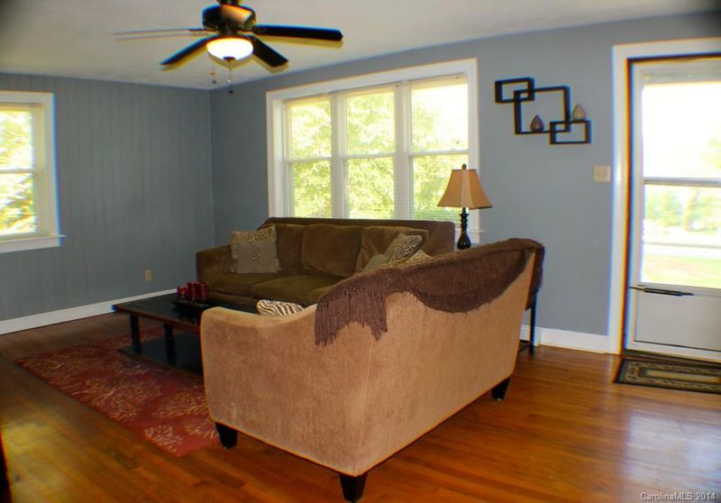 109 Forest Dr, Mount Holly, NC 28120