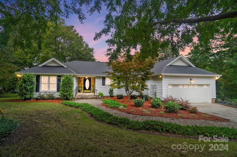 623 Bonum Rd, Lake Wylie, SC 29710
