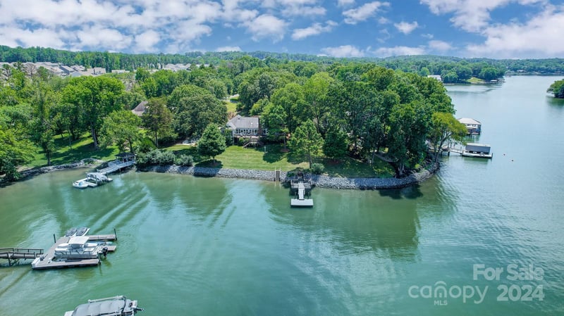 623 Bonum Rd, Lake Wylie, SC 29710