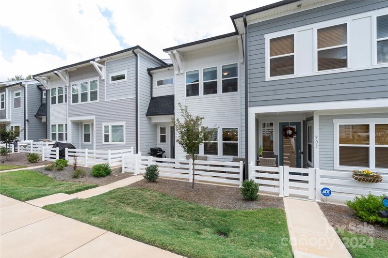 907 Kinsey Al, Charlotte, NC 28217