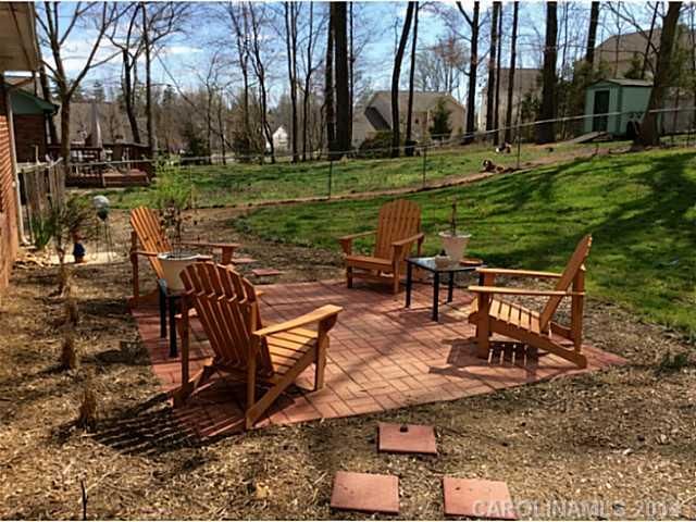 918 E John St, Matthews, NC 28105