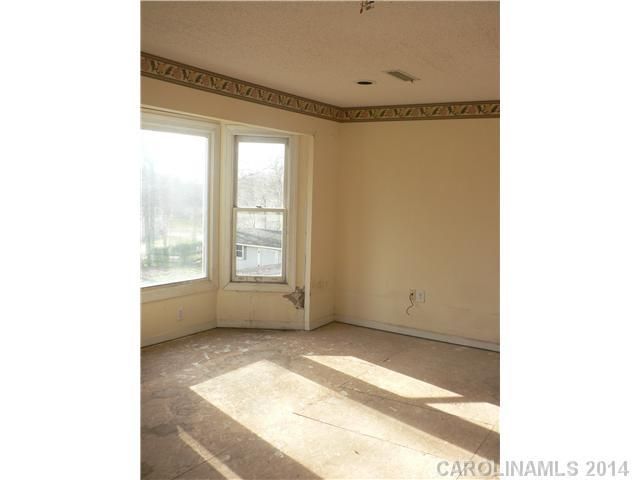 8425 Potters Rd, Matthews, NC 28104