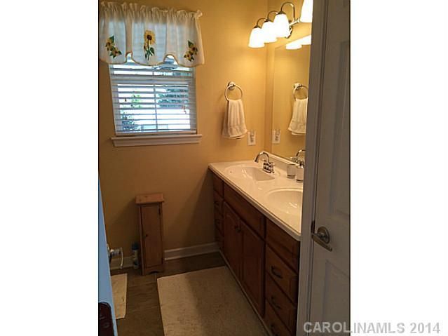 103 Everett Park Dr, Mooresville, NC 28115