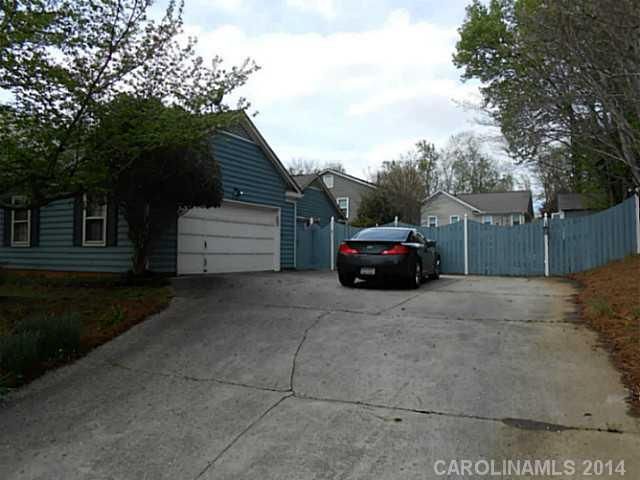 7319 Blythwood Ln, Charlotte, NC 28227