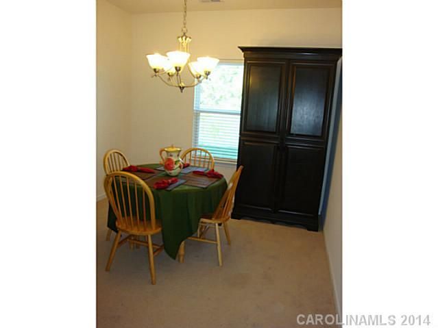 4002 Linsbury Ct, Charlotte, NC 28213