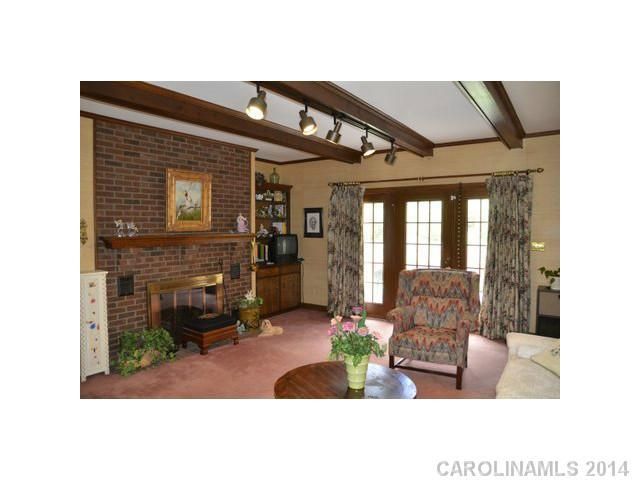780 NW 18th Avenue Dr, Hickory, NC 28601
