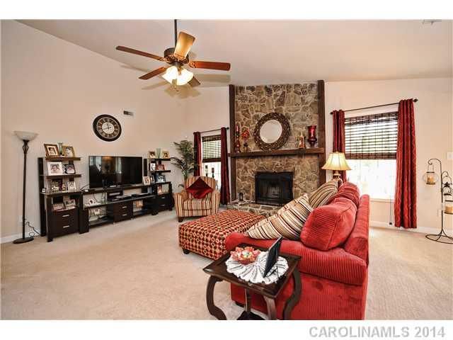 7626 Eastbourne Dr, Charlotte, NC 28227