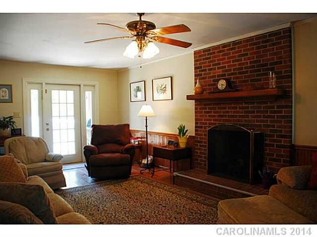 945 Cathedral Dr, Belmont, NC 28012