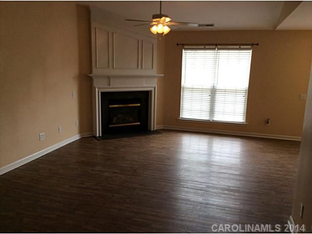 7628 Eurostar Dr, Charlotte, NC 28213