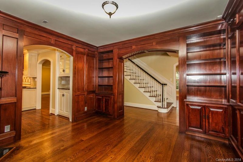 1822 W Queens Rd, Charlotte, NC 28207