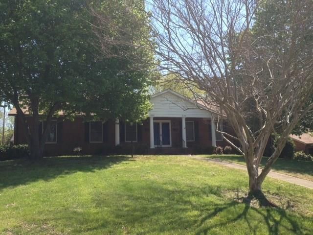 1050 NE 1st St #A, Hickory, NC 28601