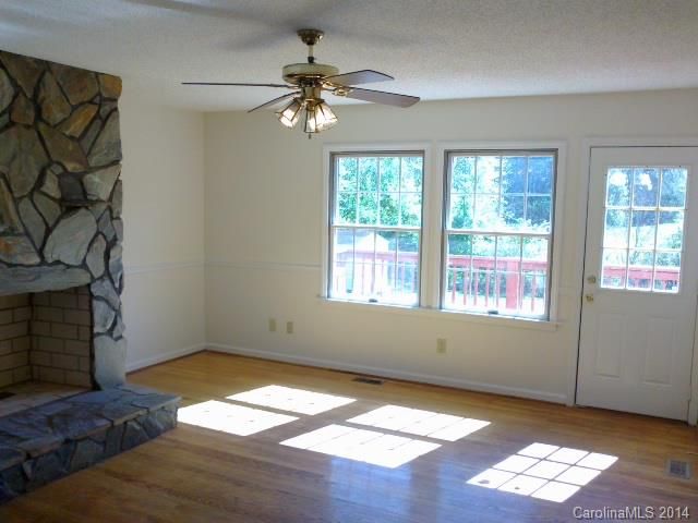 124 Charleston Dr, Mooresville, NC 28117